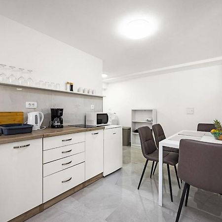 Apartment Olive Garden Near Pula 3 Km From Center And Only 4 Km From The Beach For 4 Persons Exterior photo