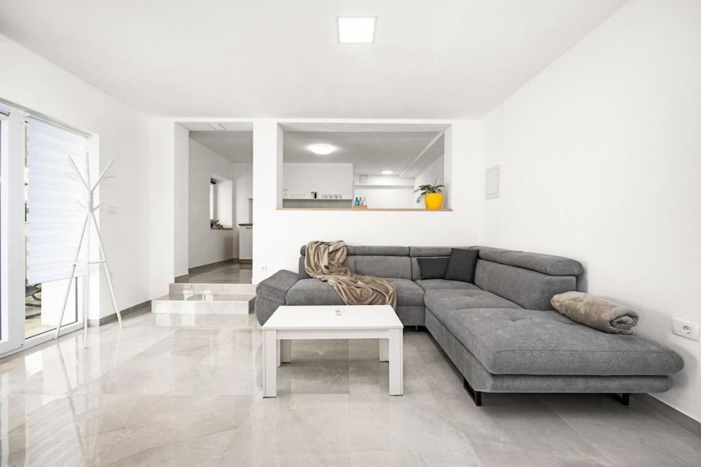 Apartment Olive Garden Near Pula 3 Km From Center And Only 4 Km From The Beach For 4 Persons Exterior photo